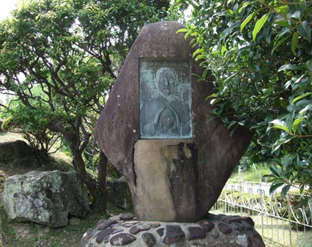 イルマン ルイス・アルメイダの記念碑