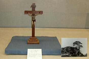 「ガスパル様の松」から作られた十字架