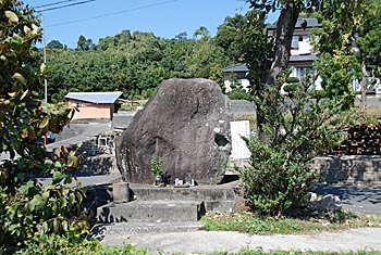 アダム荒川出身の地の碑