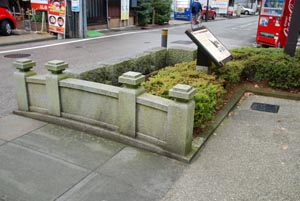 尾山神社前の惣構堀