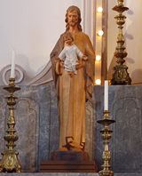 聖堂内　ヨセフと幼きイエス像