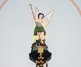 祭壇正面　大天使聖ミカエル像