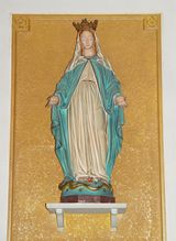 祭壇横のマリア像