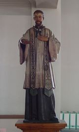 聖堂入り口の聖フランシスコ・ザビエル像