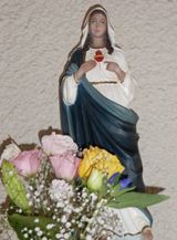 聖堂内　み心のマリア像