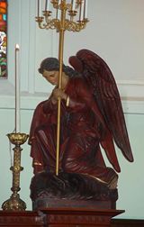 正面祭壇の天使