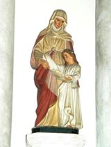 聖堂内聖アンナと幼子マリア像