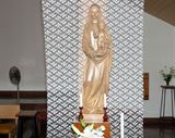 聖堂　聖母子像