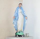 聖堂内　無原罪の聖母子像