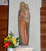 聖堂のマリア像