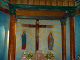 聖堂正面の十字架と聖母と聖ヨハネの壁画モザイク