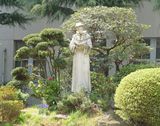 庭のアシジの聖フランシスコ像