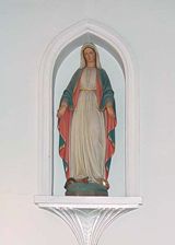 聖堂内　聖母マリア像