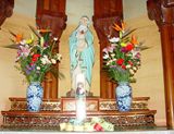 聖堂内　悲しみのマリア像