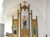 聖堂内　ヨセフ像と聖アロイジオ、聖パウロ三木の画